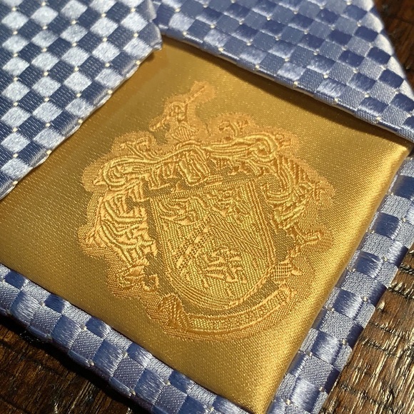 DONALD  J  . TRUM - SIGNATURE COLLECTION!! - Picture 8 of 10